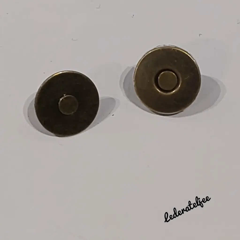 D01 Magneet klein Brons