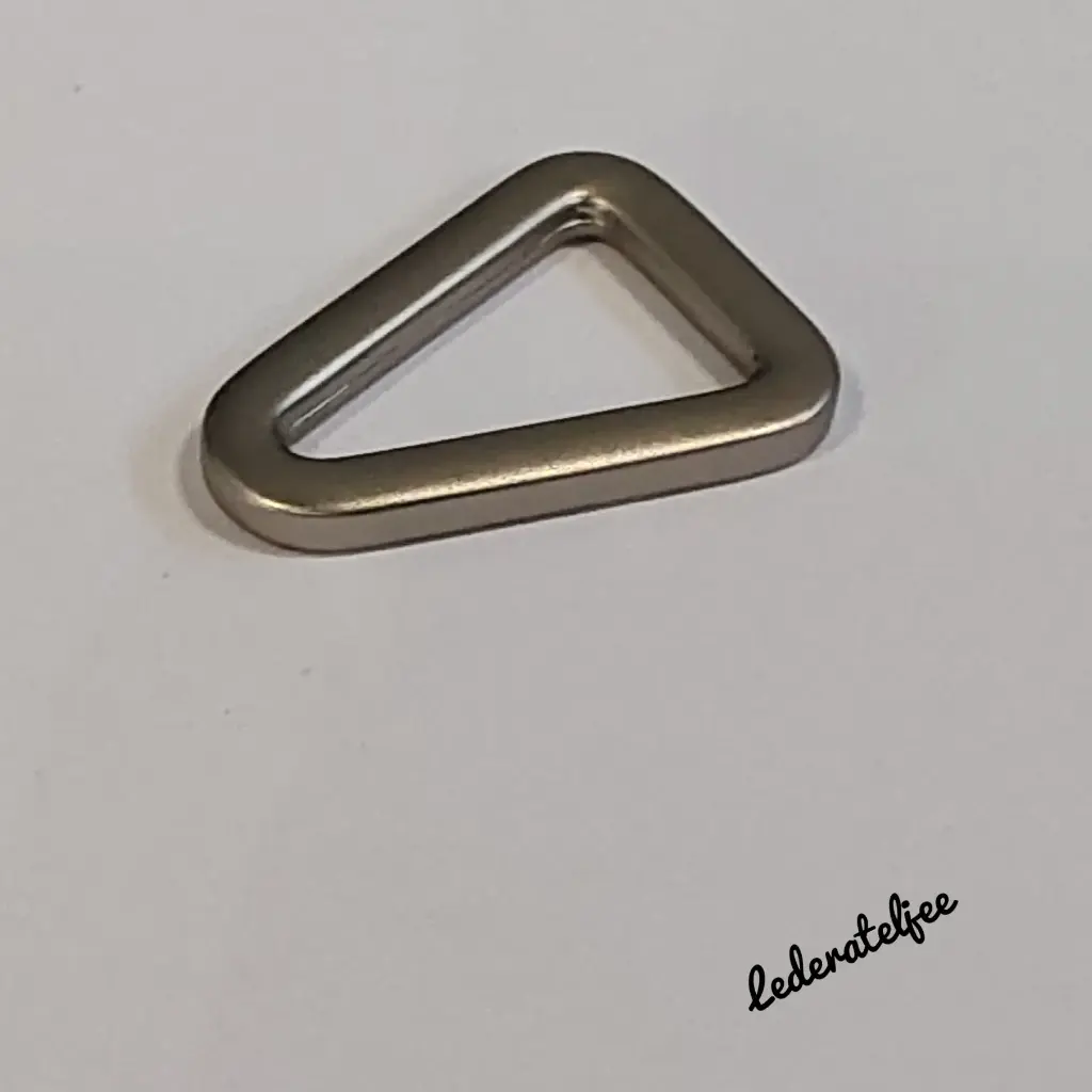 H107 Driehoekige ring 1.2cm Sandblasted