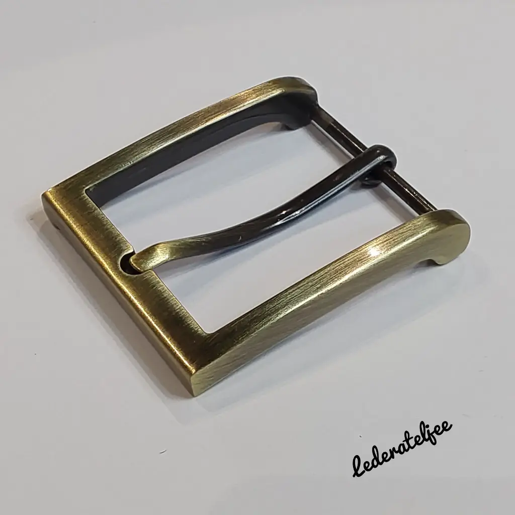 G102 Gesp 3.5cm Brons