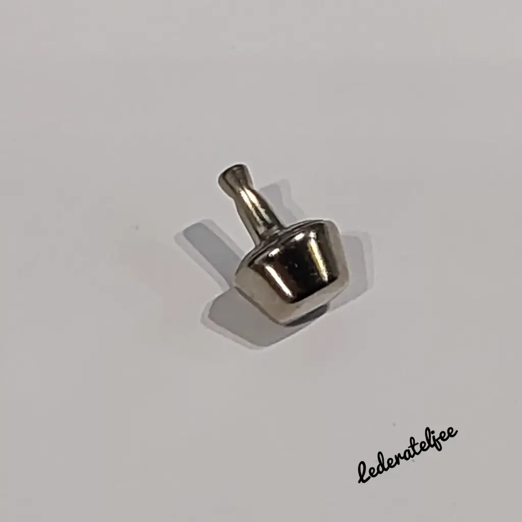 O51 Pootjes Nikkel