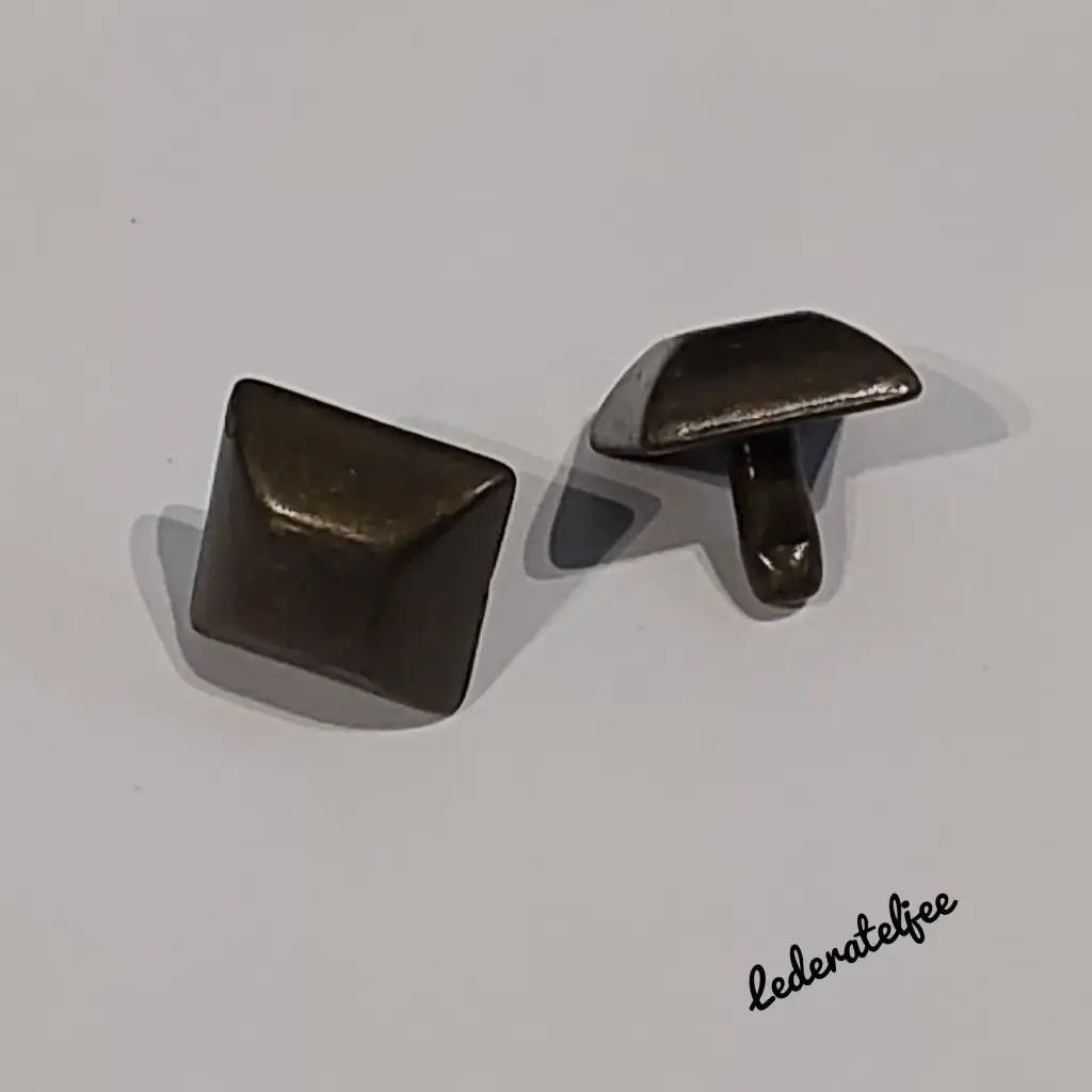 O59 Pootjes Brons