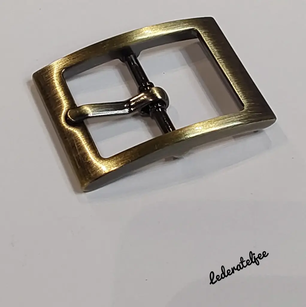 C69 Gesp 2cm Brons