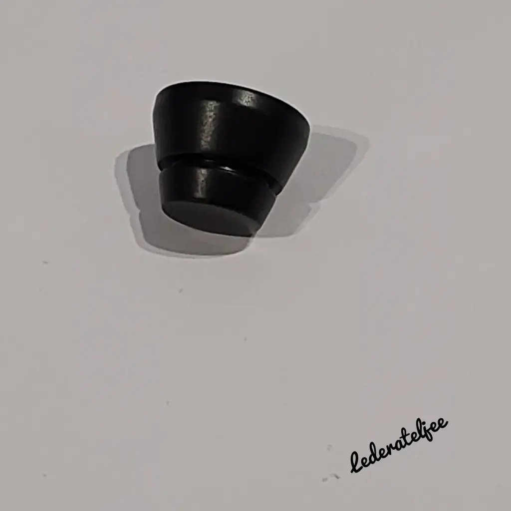 P71 Pootje met schroef Zwart