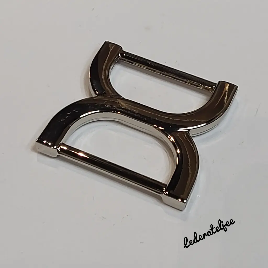 H137 Ring Twisted 2.5cm Nikkel