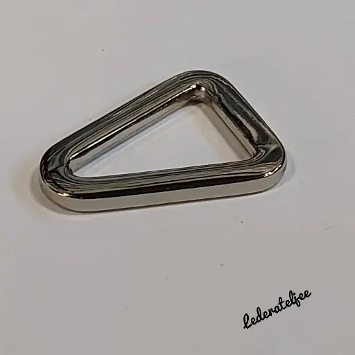 H104 Driehoekige ring 1.2cm Nikkel