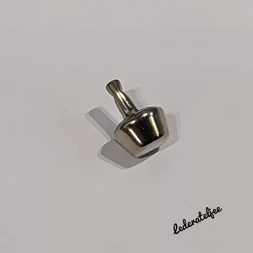 O51 Pootjes Nikkel