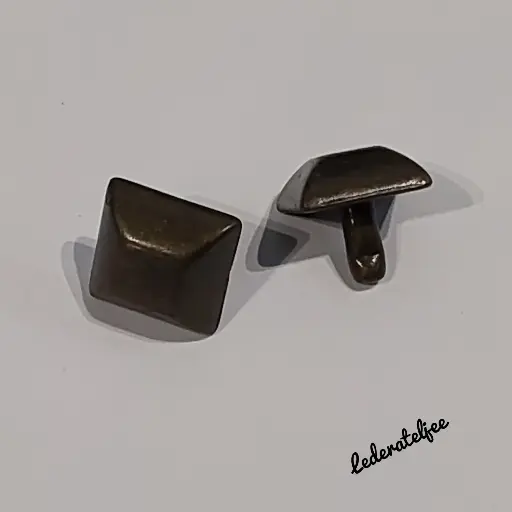 O59 Pootjes Brons