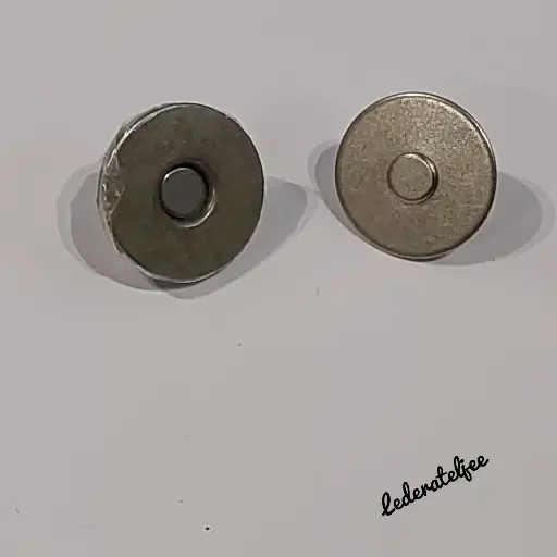 D01 Magneet klein Sandblasted