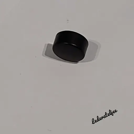 P74 Pootje met schroef Zwart
